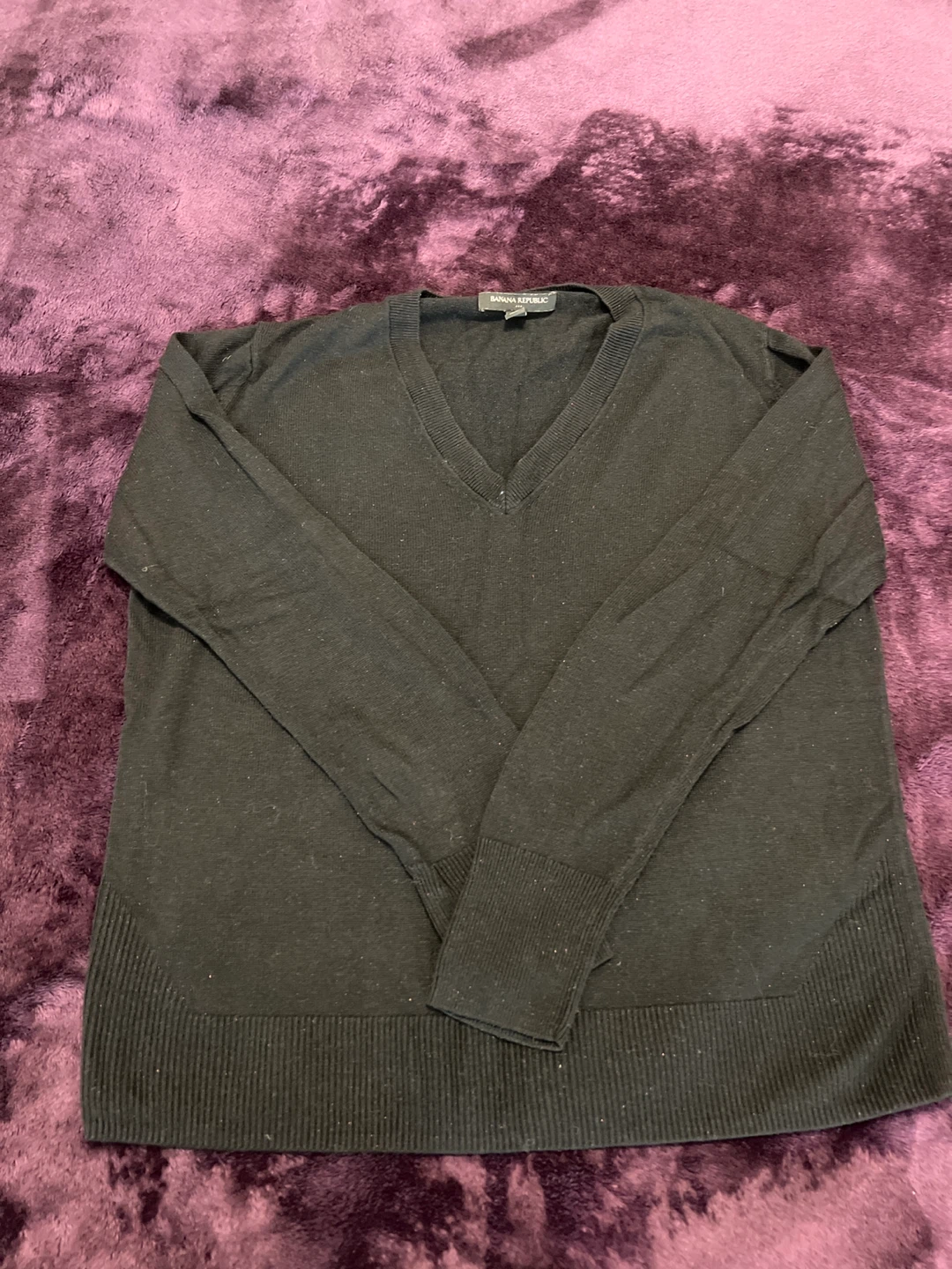 Banana Republic Black V-Neck Sweater - XS