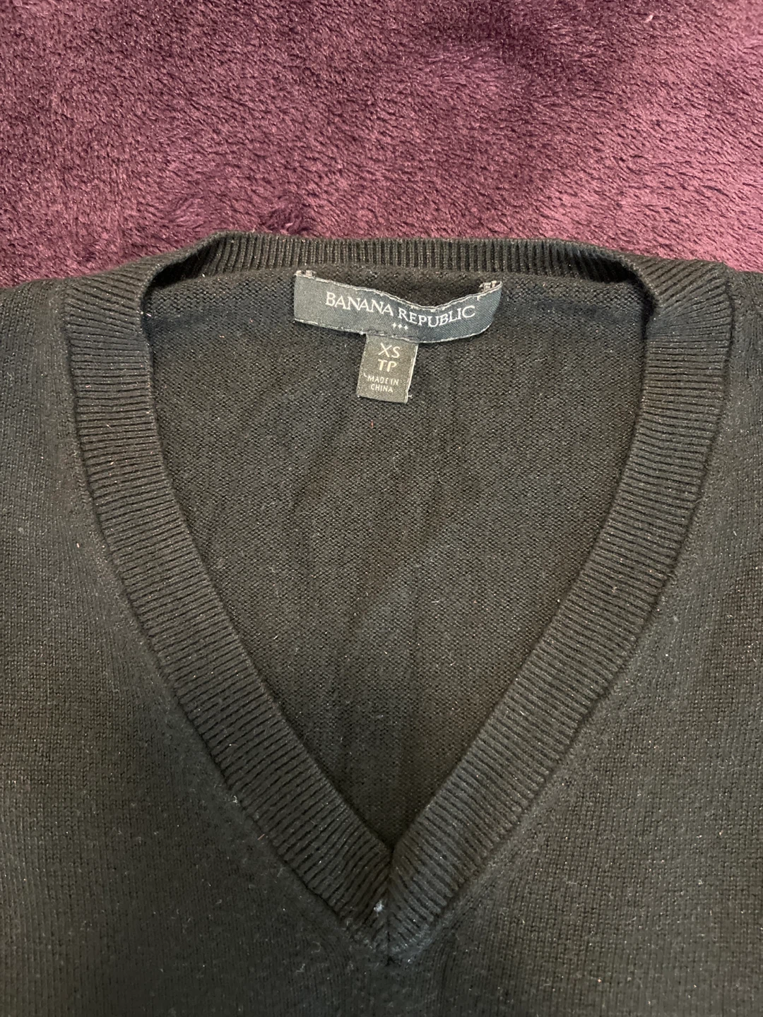Banana Republic Black V-Neck Sweater - XS - photo 2