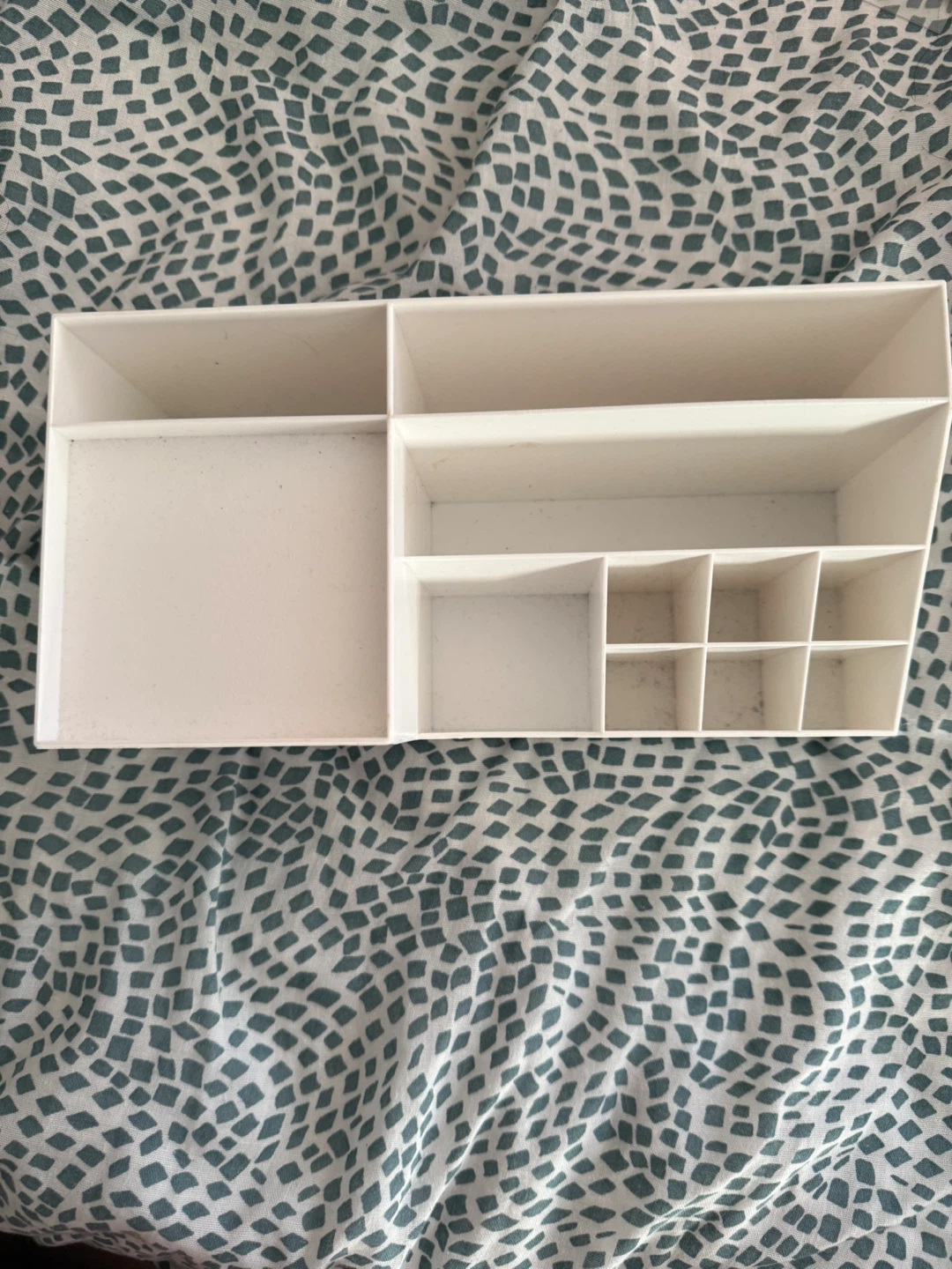 Make up organizer