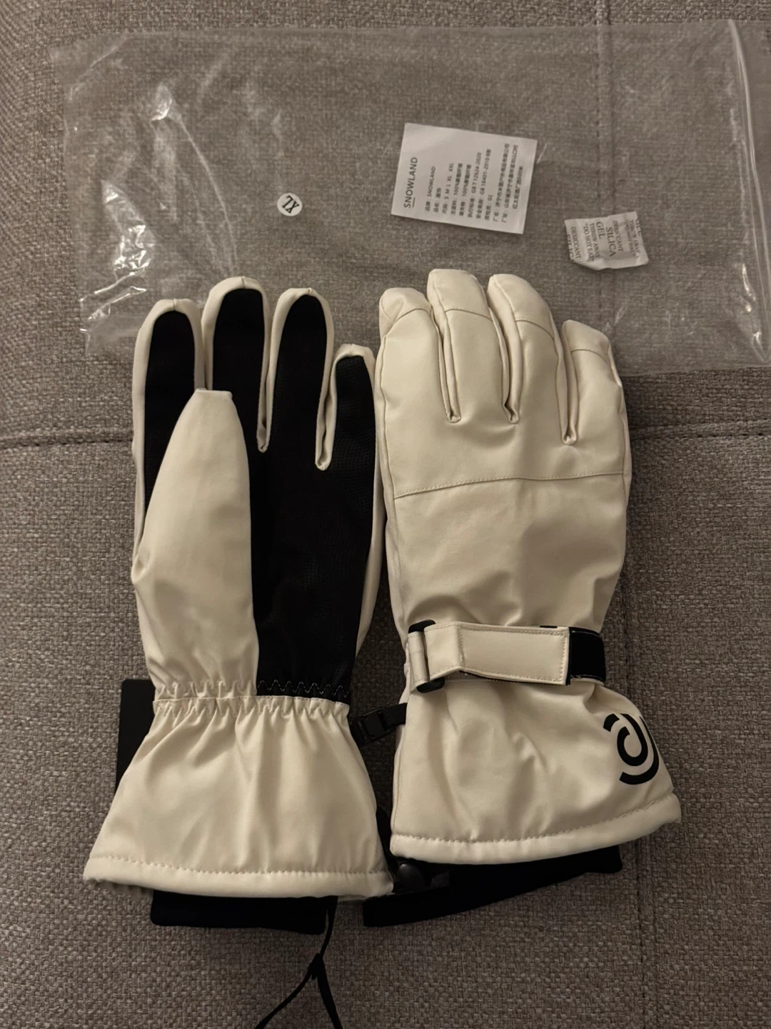 XL Ski Gloves - Cream/Black