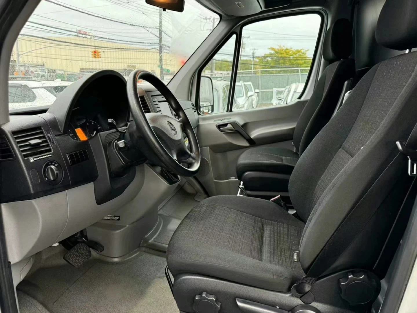Mercedes-Benz Sprinter Van - photo 2