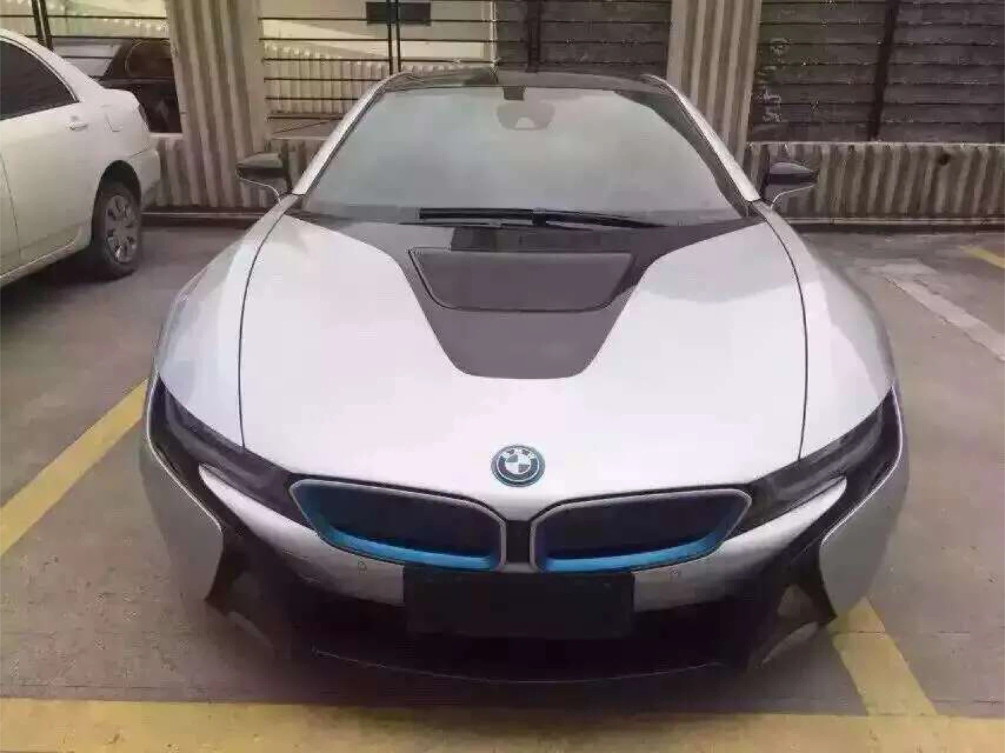 BMW i8 Silver