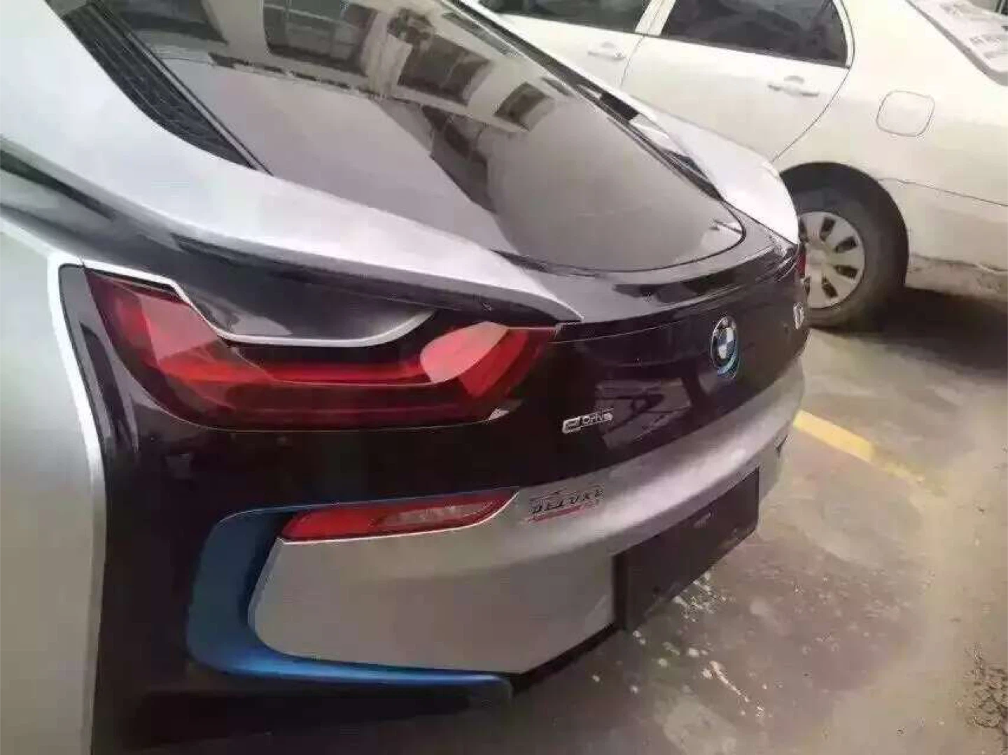 BMW i8 Silver - photo 3
