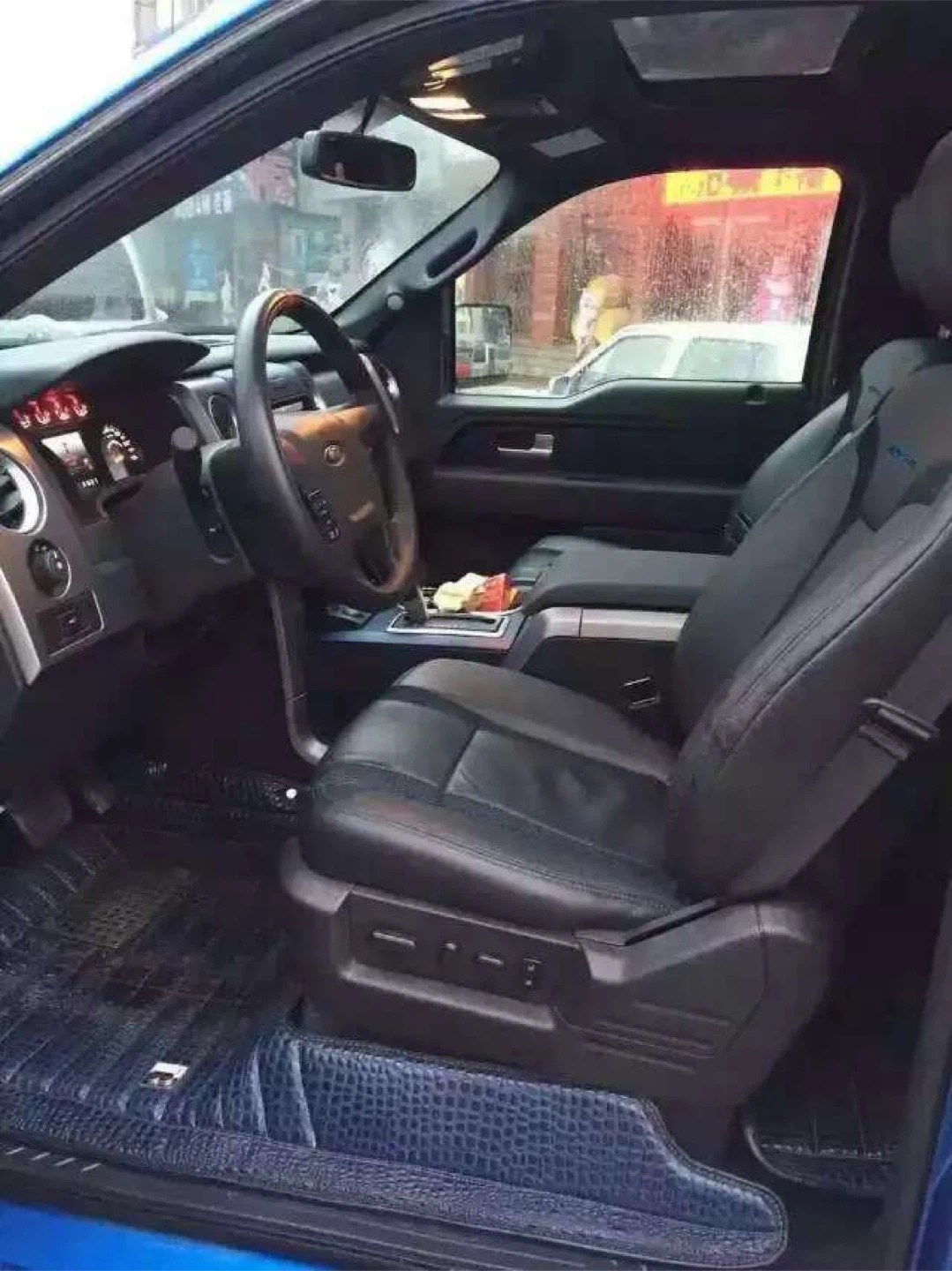 Ford F-150 SVT Raptor Truck - photo 3