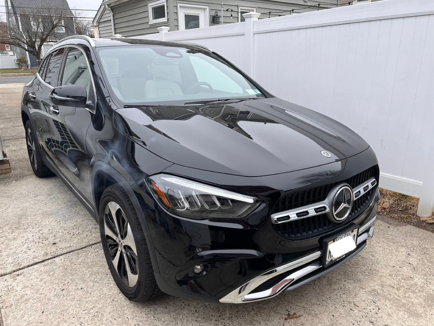 Mercedes-Benz GLA 250 SUV - Black Exterior, Beige Interior - photo 2