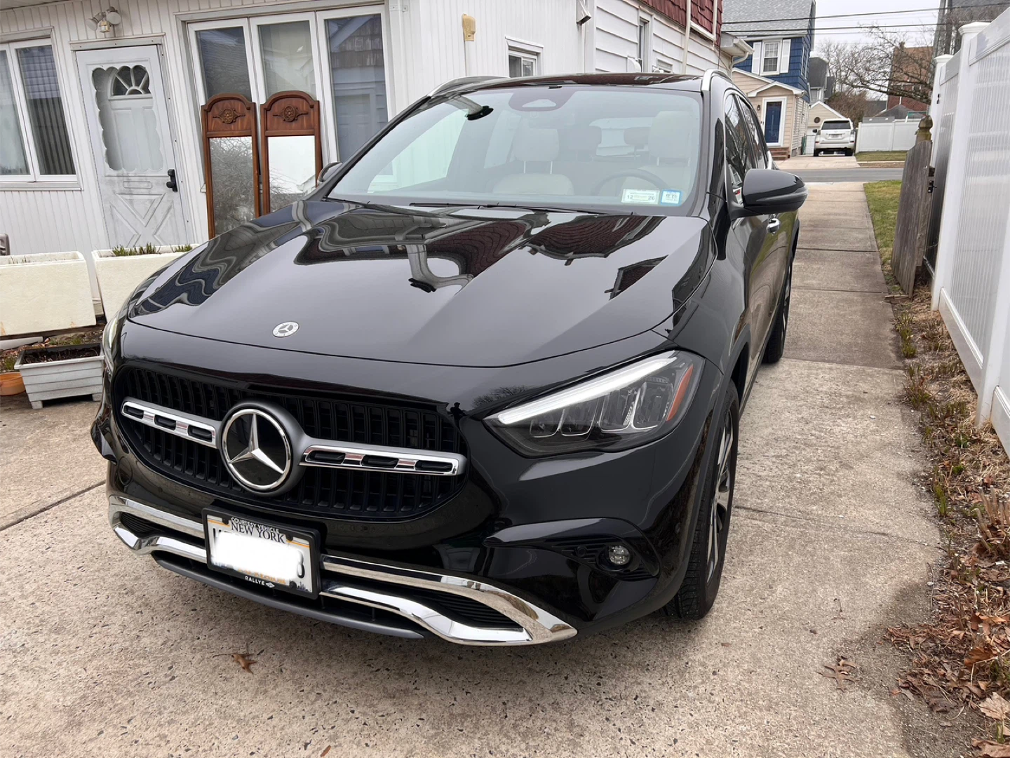 Mercedes-Benz GLA 250 SUV - Black Exterior, Beige Interior