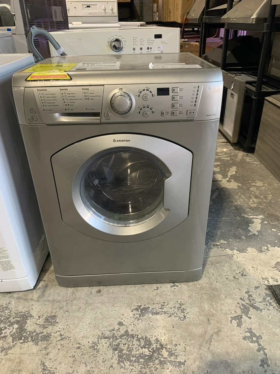 Ariston Washer/Dryer Combo24 inch - only 450/-