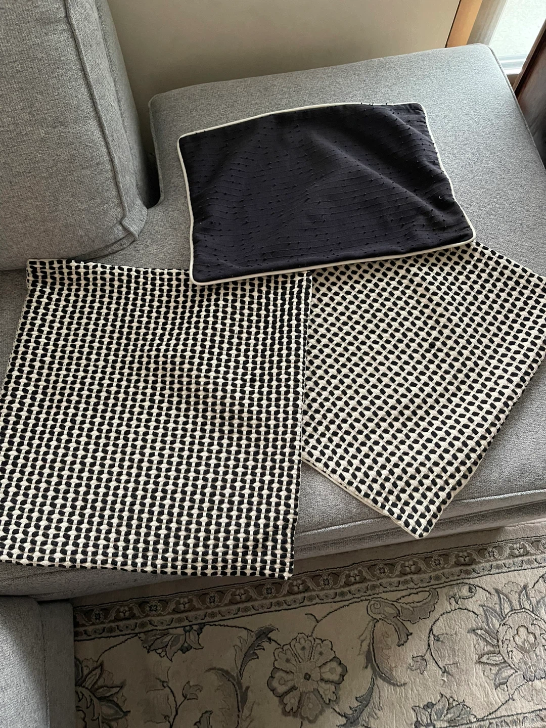 Set of 3 Decorative Throw Pillows - photo 5