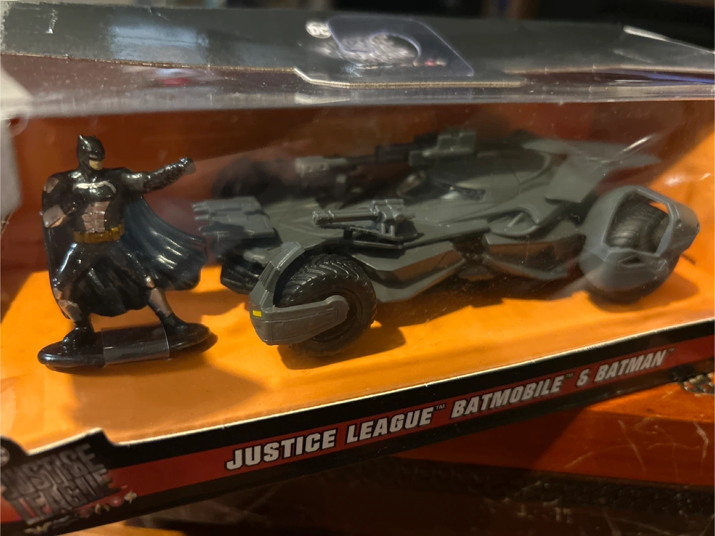 Jada Justice League Batmobile & Batman Figure - photo 5