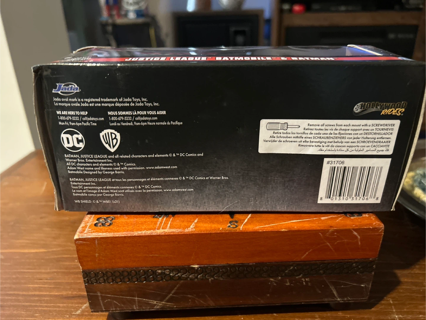 Jada Justice League Batmobile & Batman Figure - photo 4