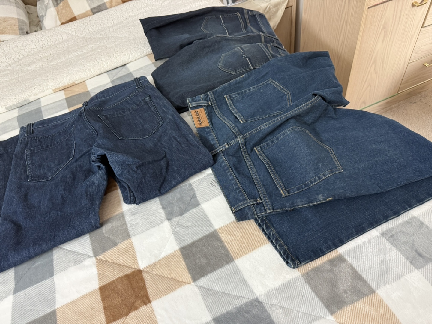 Kirkland Signature Men's Jeans, Various Sizes - photo 2