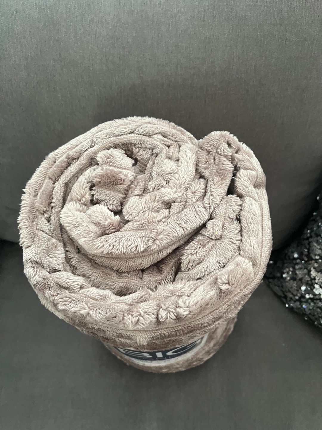 The Big One Plush Throw - 5 ft x 6 ft - photo 3