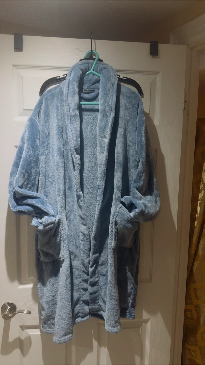 Plush Blue Robe - Cozy & Comfy!