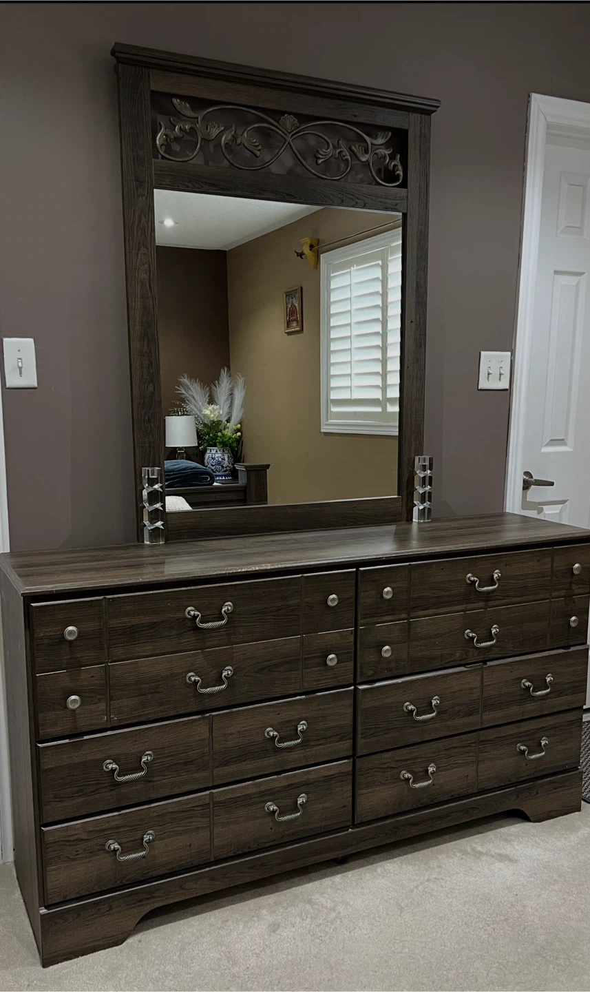 Ashley- Bedroom Set: Bed, Dresser, and Nightstand - photo 3