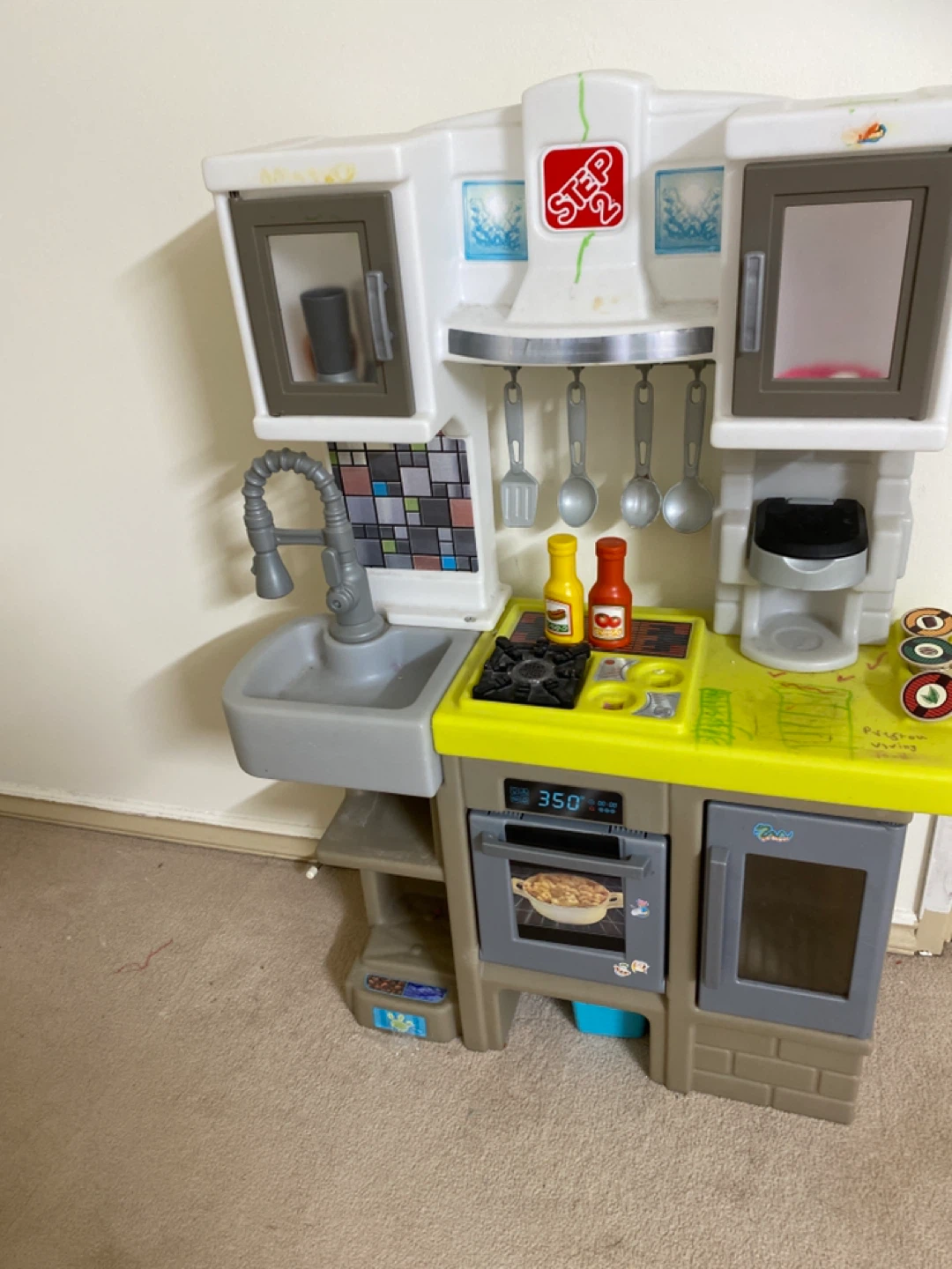 Toy kitchen