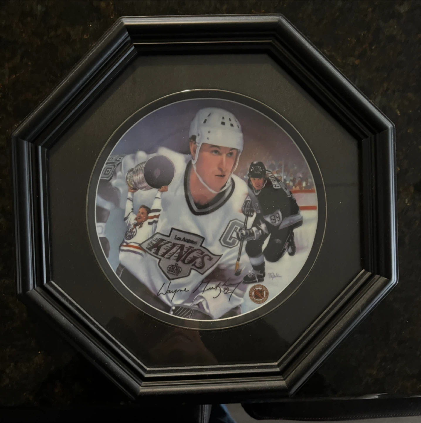 Wayne Gretzky signed photo and Collector Plate - photo 3