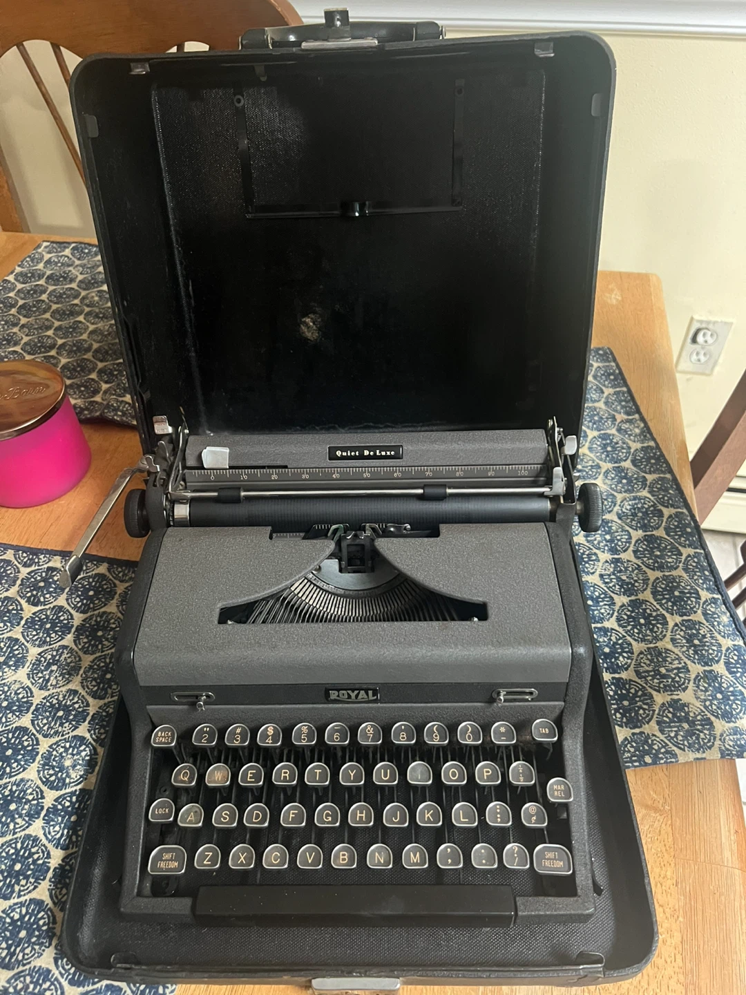 Royal Quiet De Luxe Typewriter