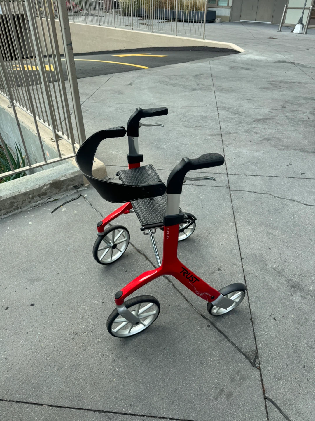 TRUST WALKER ROLLATOR - photo 3