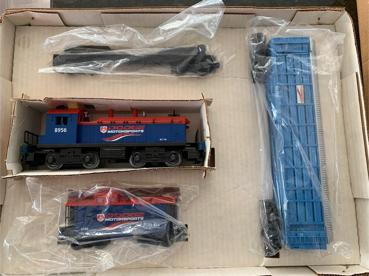 Lionel Dodge Motorsports Express Train Set - photo 2