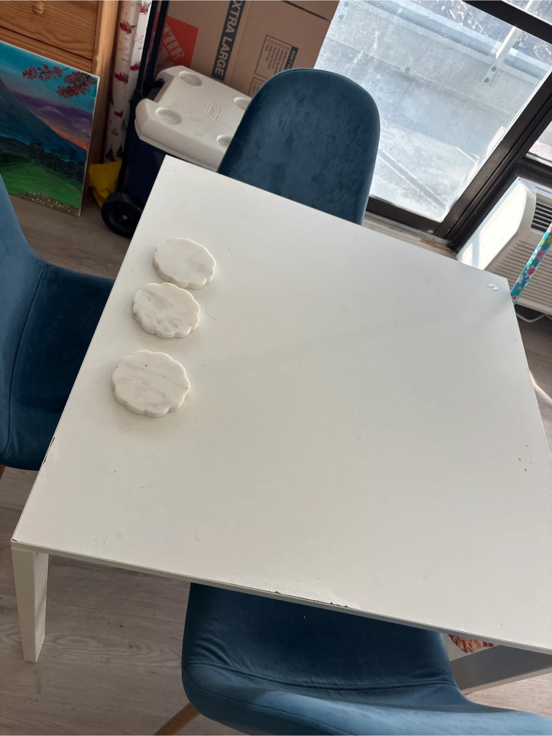White Square dining table with 4 chairs