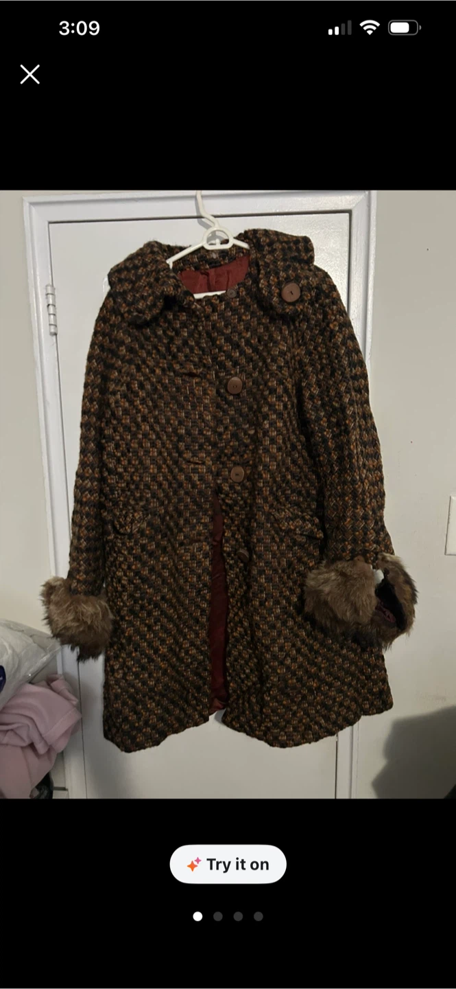 Brown Patterned Coat with Fur Cuffs