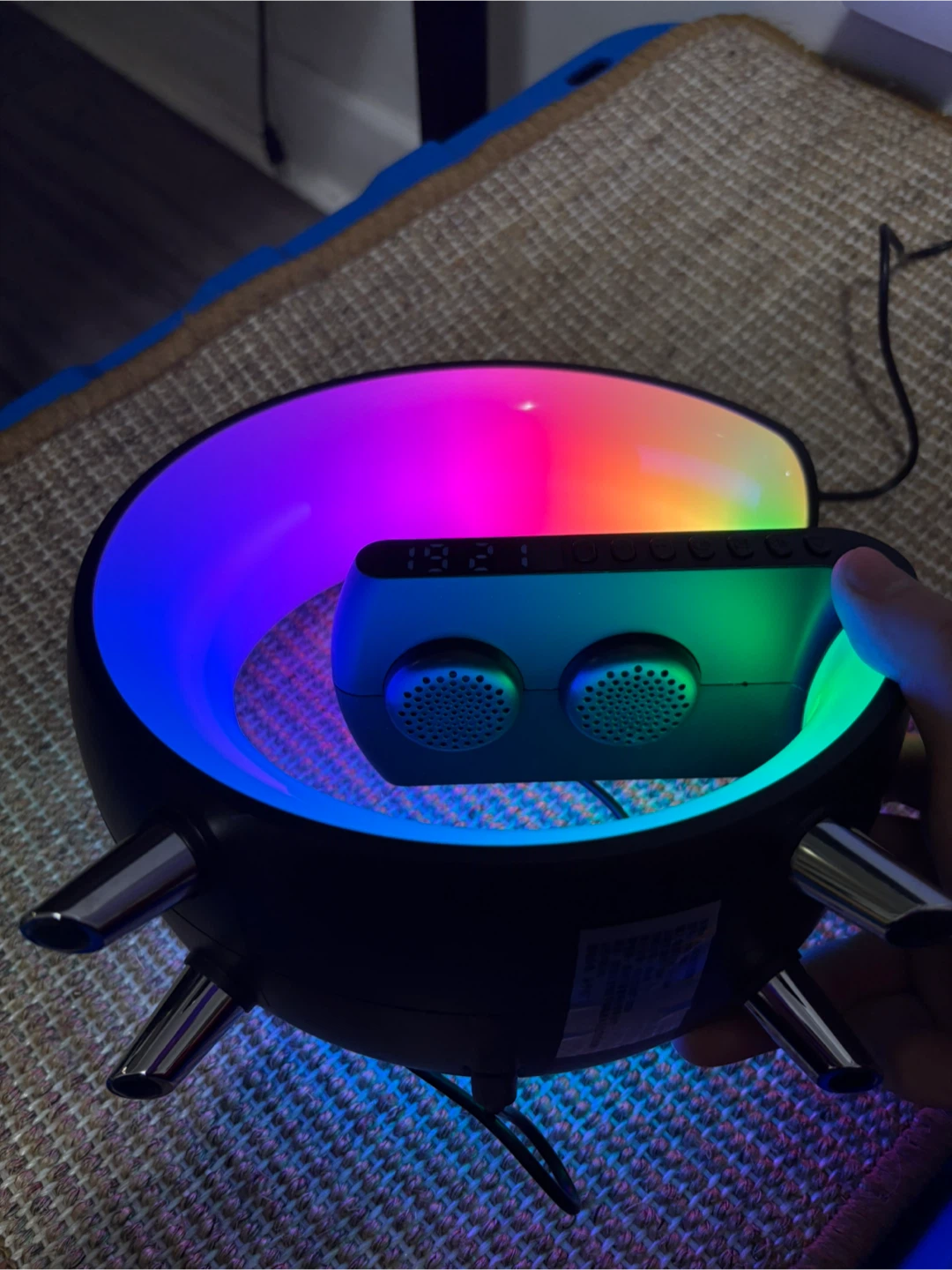 New G-Shape Bluetooth Phone charging Speaker - photo 4