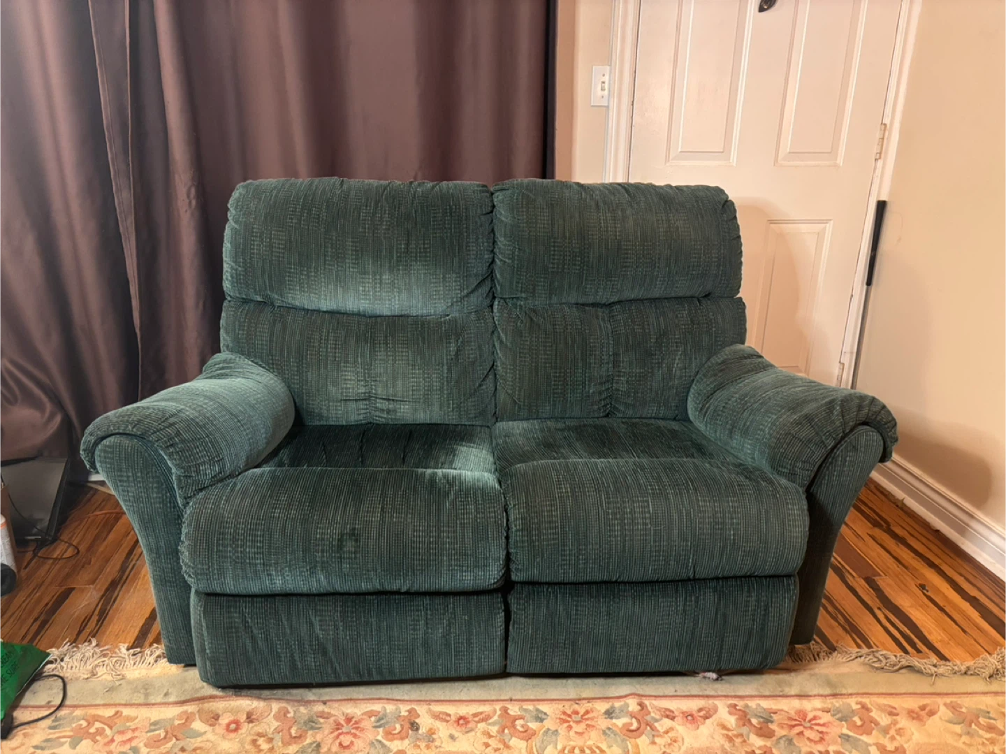 La-Z-Boy Style Reclining Loveseat – 2 Seater