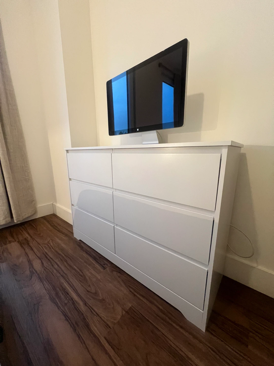 White 6-Drawer Dresser
