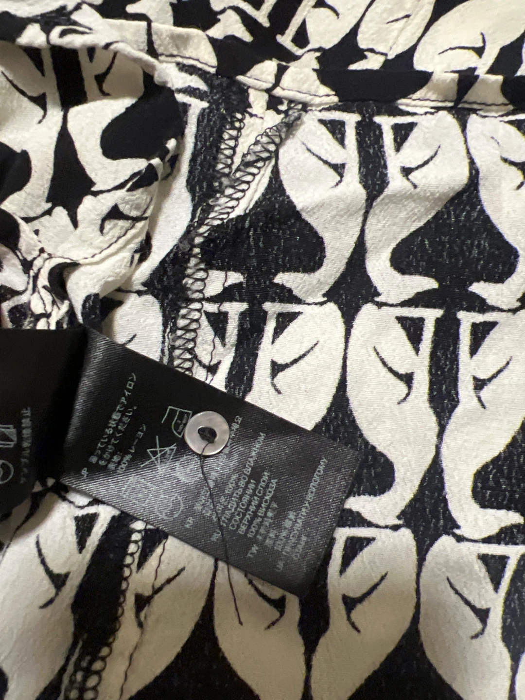 H&M Black & White Patterned Top - Size US 4 - photo 5