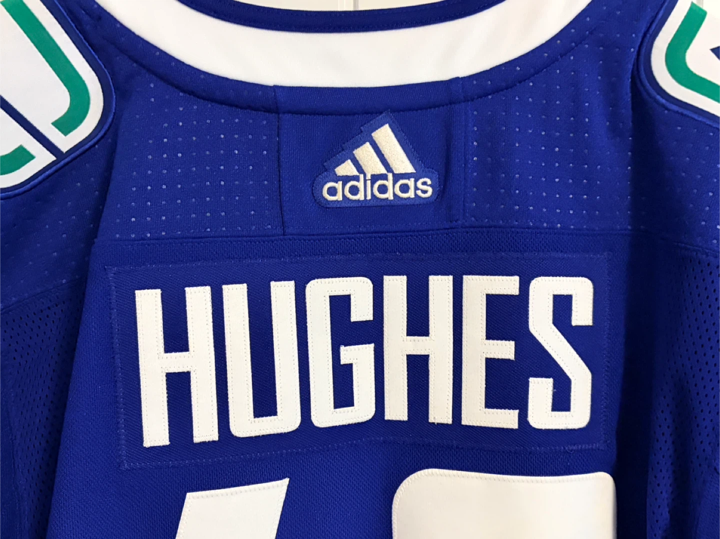 Authentic Adidas Vancouver Canucks Quinn Hughes Jersey 50 Medium - photo 3