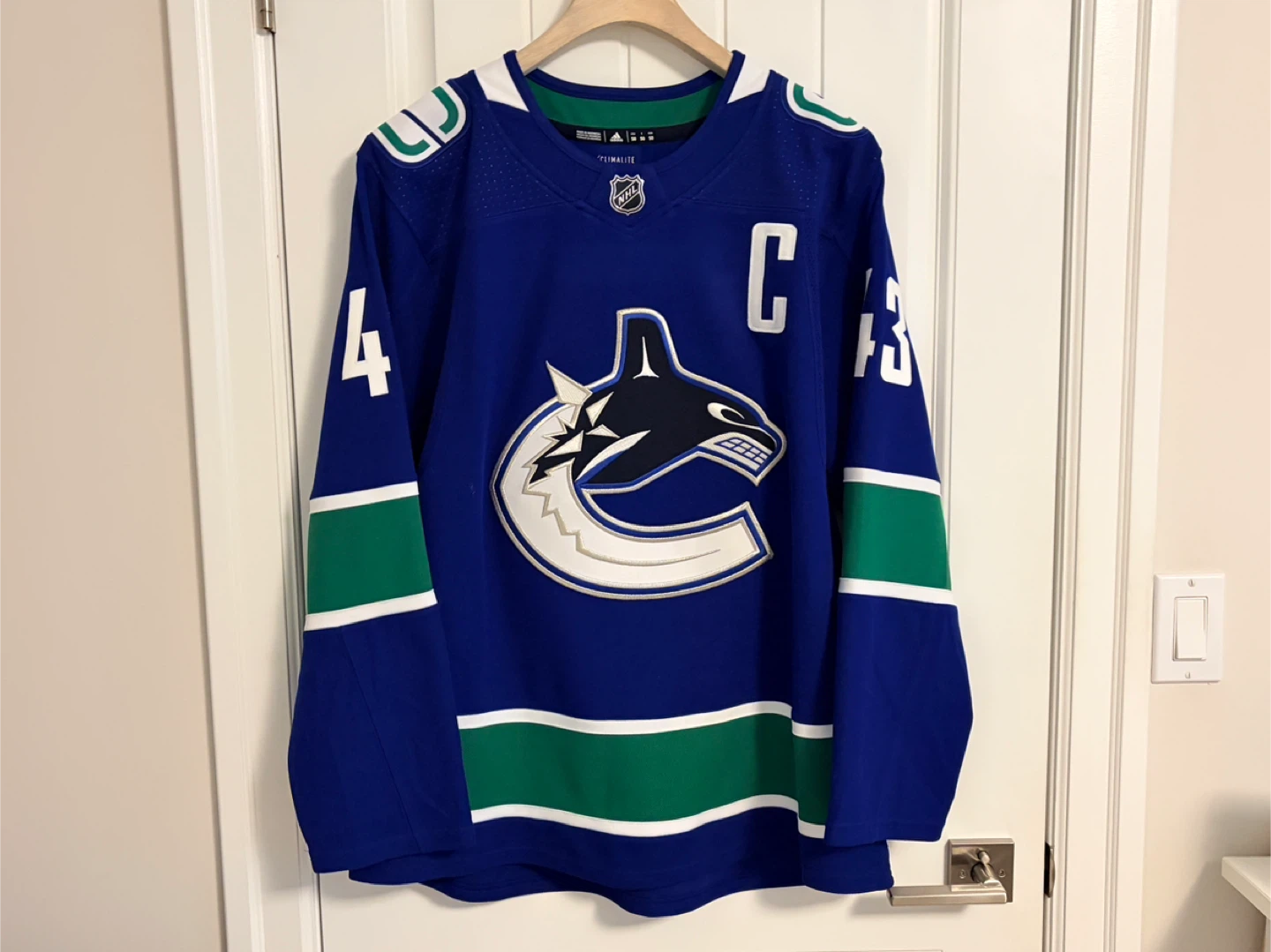Authentic Adidas Vancouver Canucks Quinn Hughes Jersey 50 Medium - photo 4
