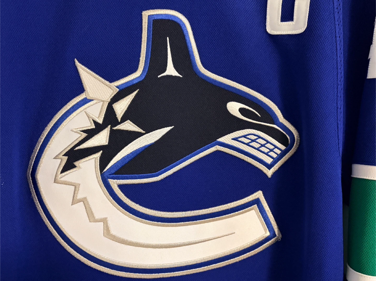 Authentic Adidas Vancouver Canucks Quinn Hughes Jersey 50 Medium - photo 5