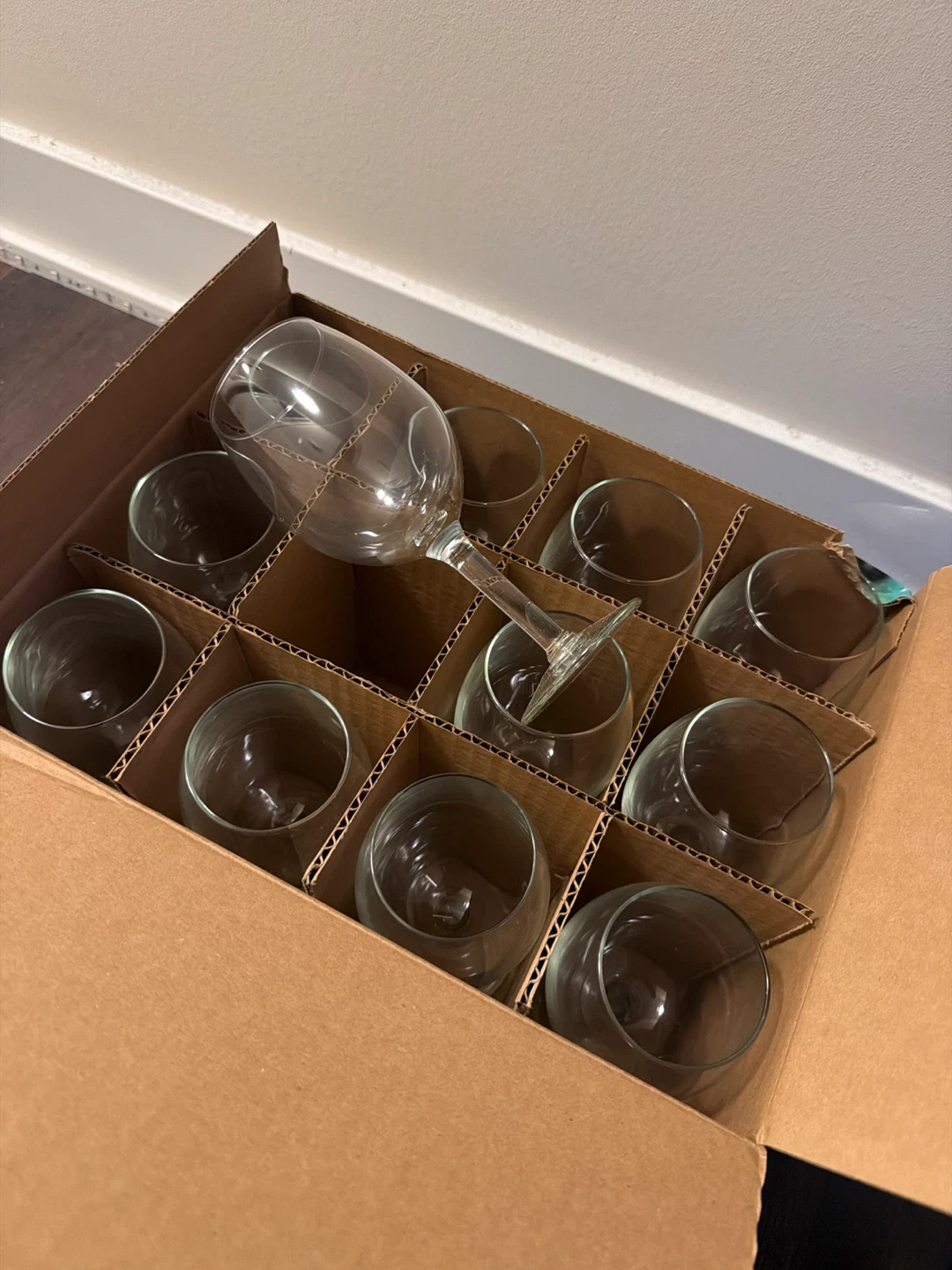 Libbey Wine & Dine Classic Wine Glasses (12) - photo 3