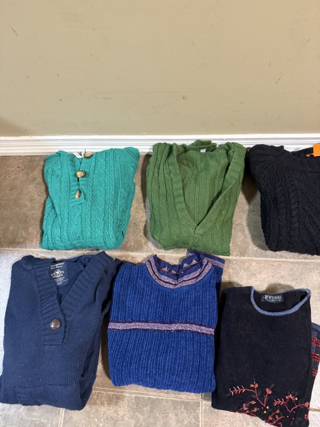 Bundle of 6 Sweaters 🧡