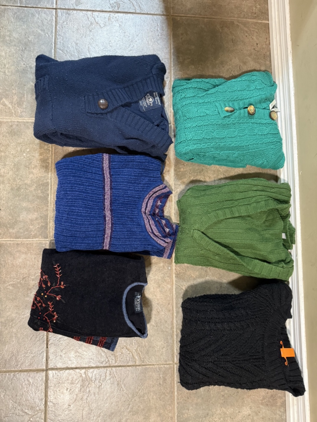 Bundle of 6 Sweaters 🧡 - photo 2