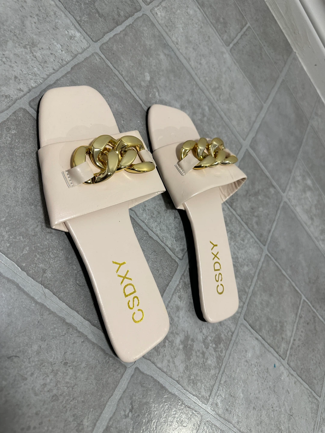 CSDXY Beige & Gold Chain Slides - Size 6