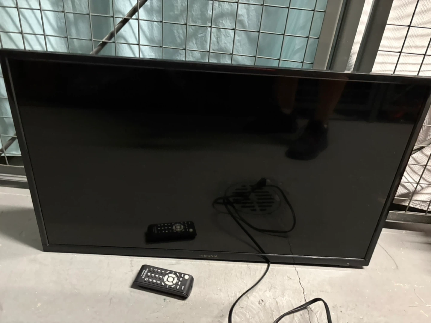 32” insignia LED TV Not Smart TV