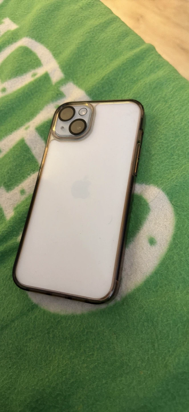 iPhone 15 Plus White with Case 128 GB