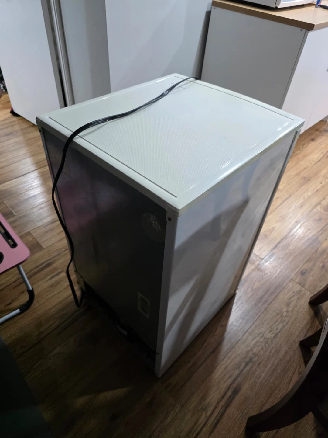 LG Compact Refrigerator - photo 3
