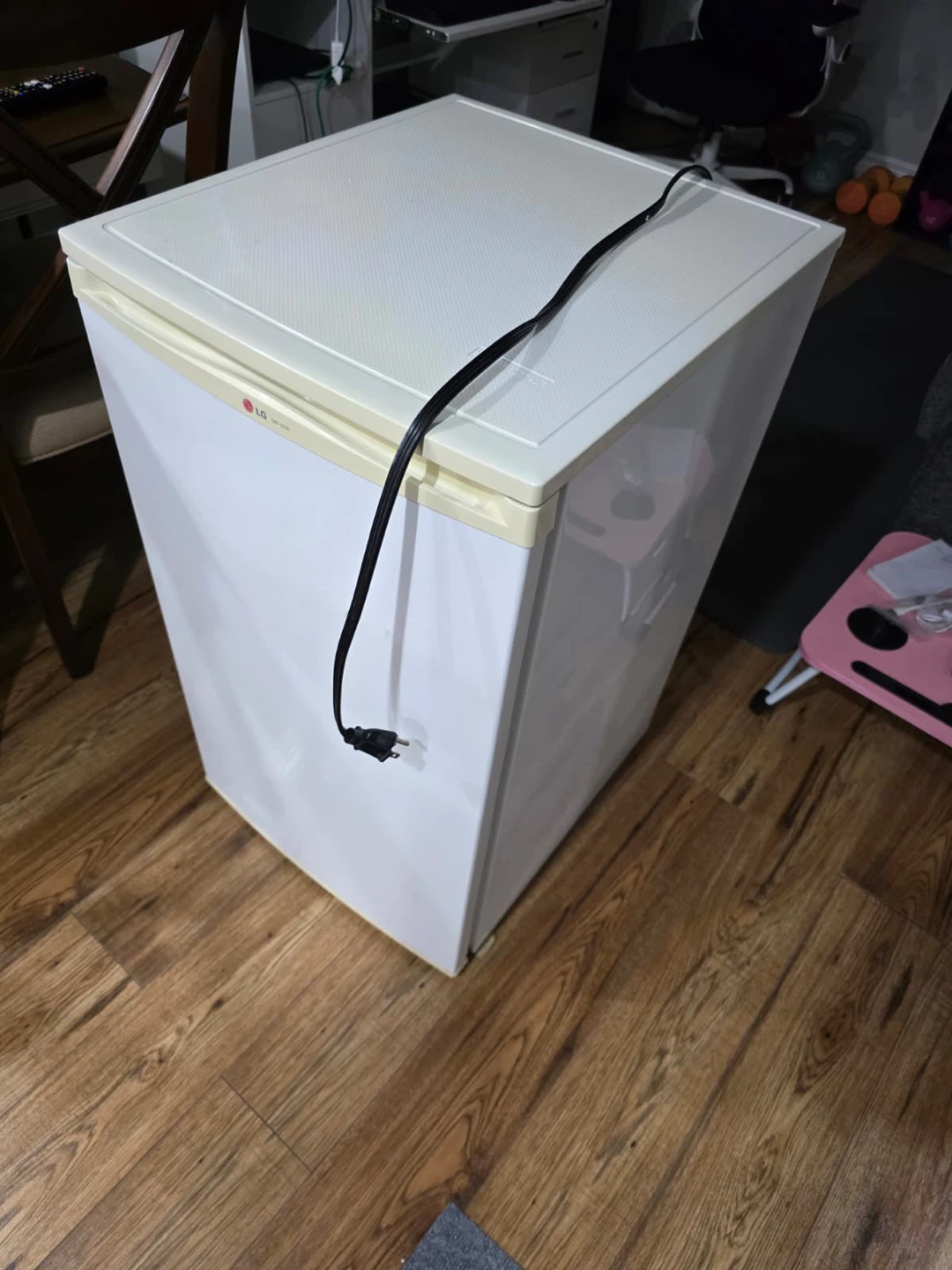 LG Compact Refrigerator - photo 2