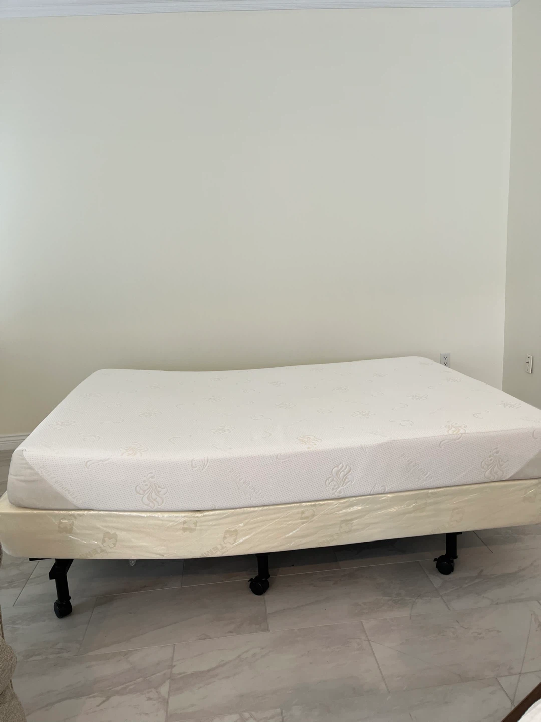Tempur-Pedic Adjustable Bed with Remote - photo 2