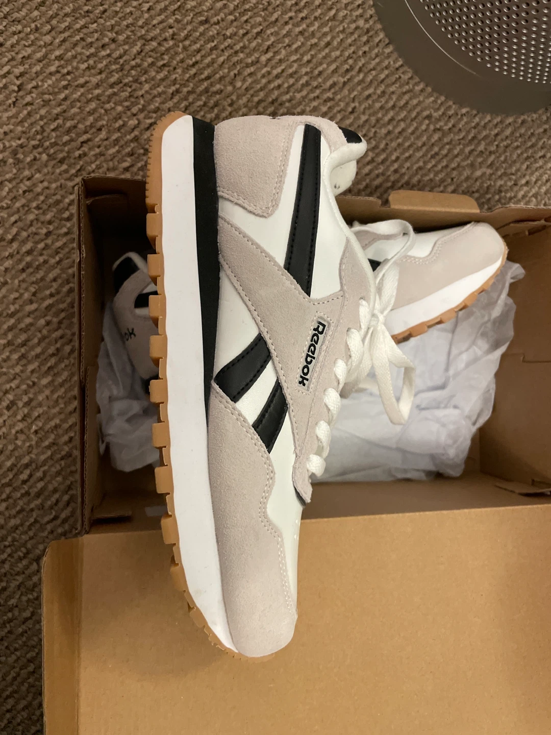 Reebok White & Beige Sneakers (Size 7.5 Women’s) - photo 3