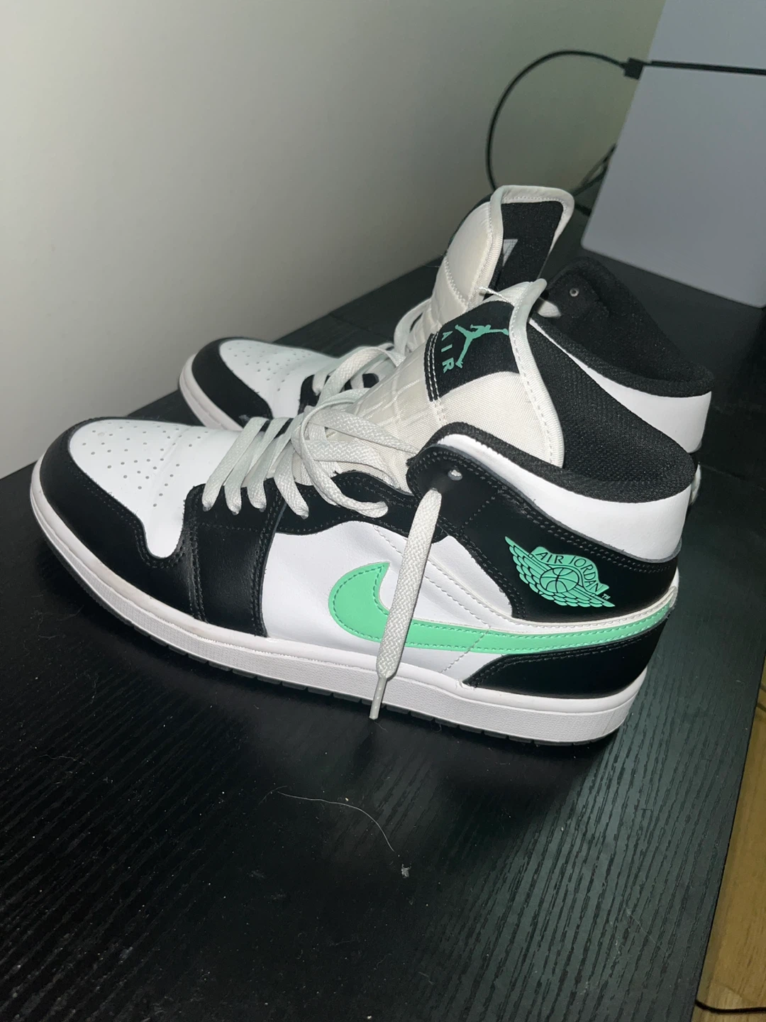 Air Jordan 1 Mid SE White Black Mint - photo 2