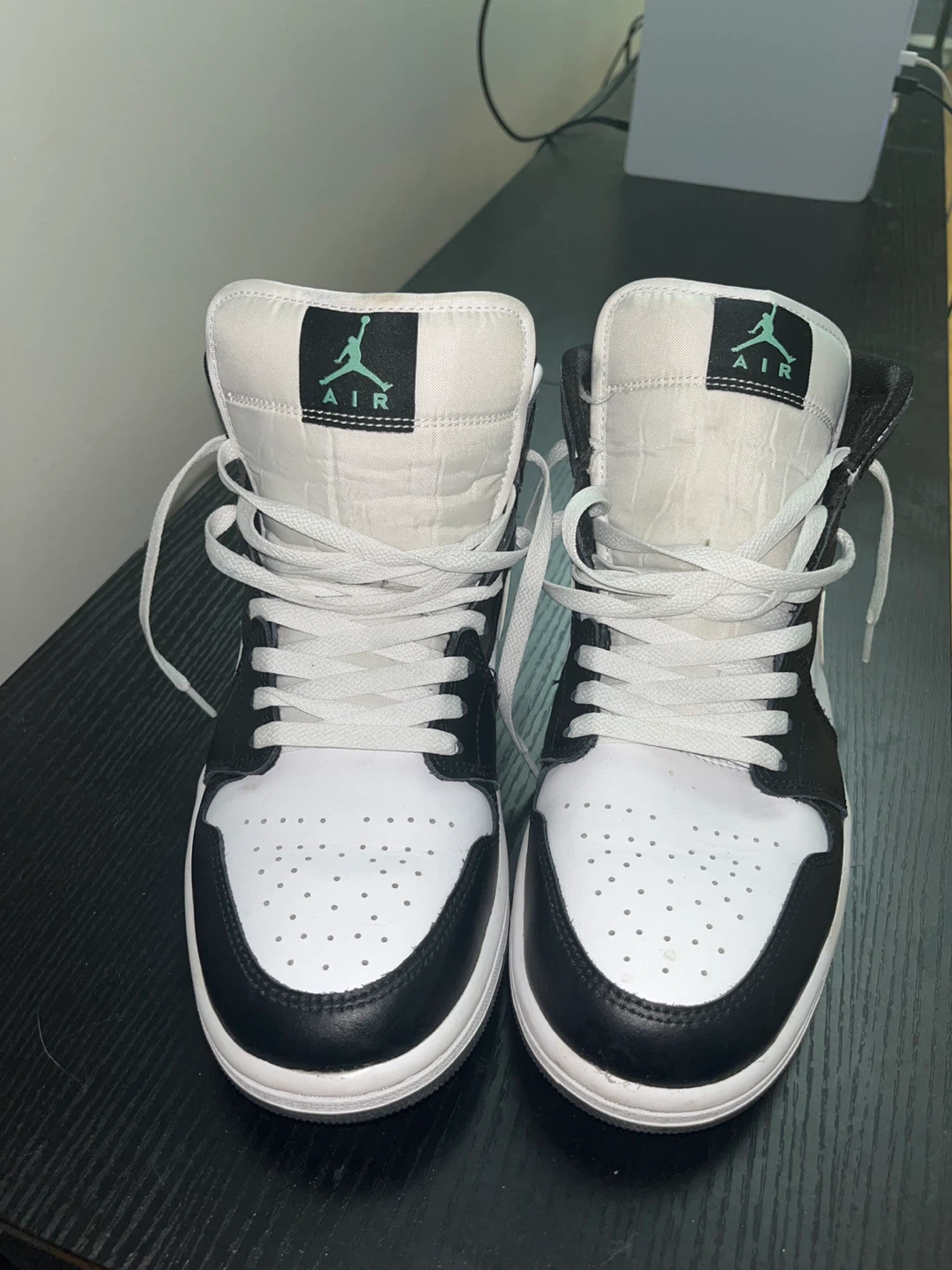Air Jordan 1 Mid SE White Black Mint