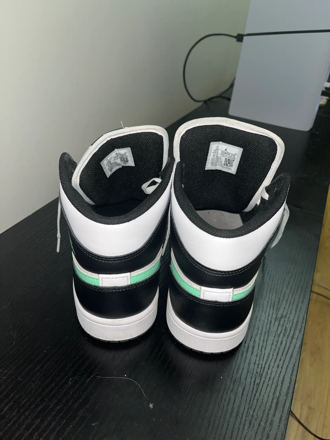 Air Jordan 1 Mid SE White Black Mint - photo 3