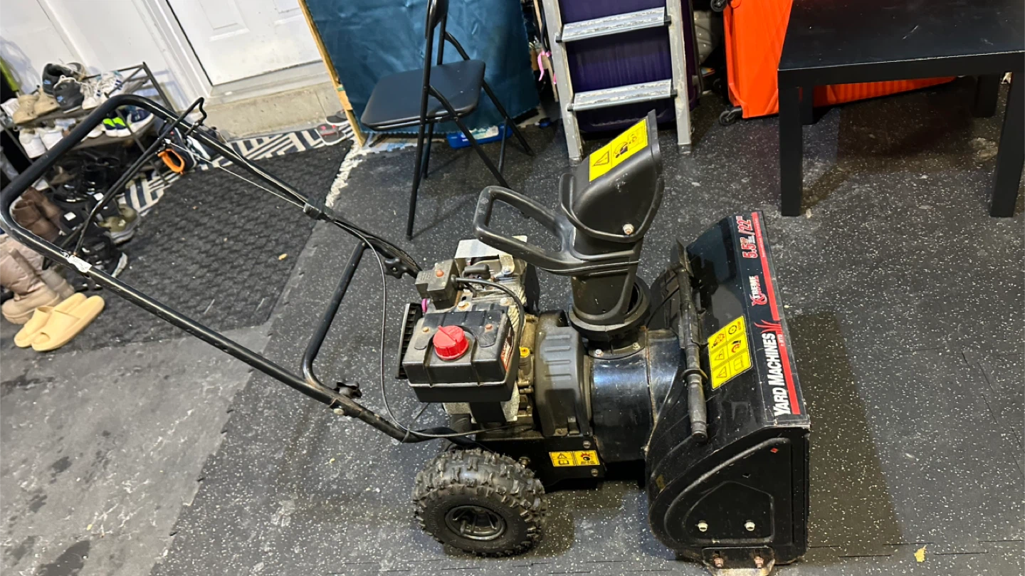 Yard Machines 5.5 HP Snow Blower - 22 inch - photo 3