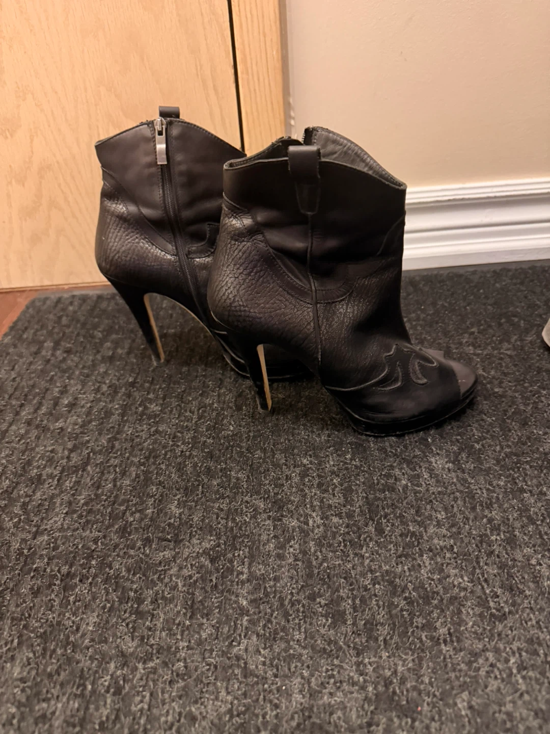 Black Leather Heeled Booties Size 39🏆