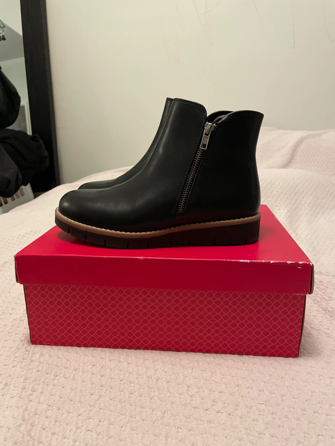 Kelly & Katie Black Ankle Boots - Brand New! - photo 2