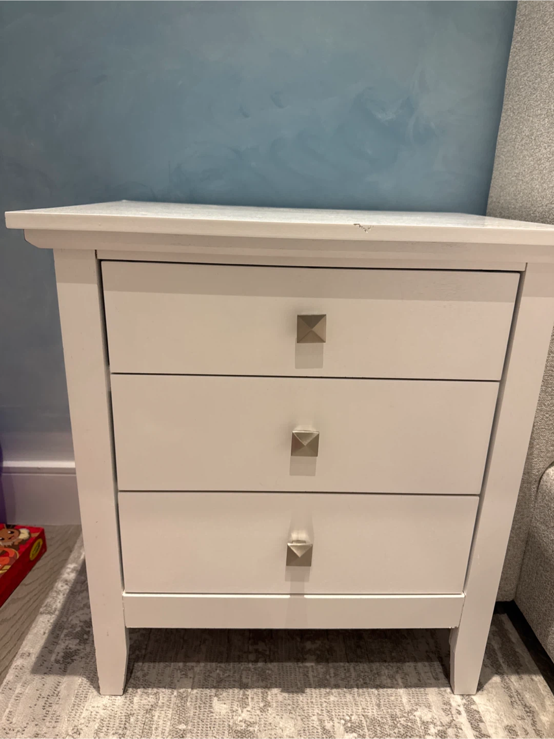 Set of Two EUG White 3-Drawer Nightstands