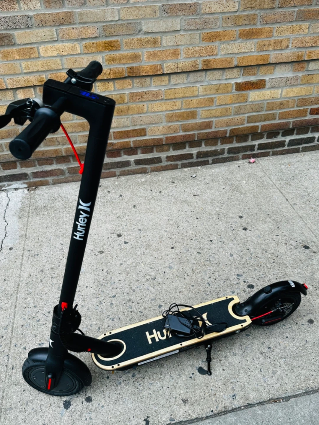 Hurley Electric Scooter - Black run fast 25MPh